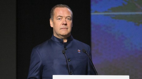 Avoirs russes gelés : Medvedev qualifie la saisie de «casus belli» pour Moscou