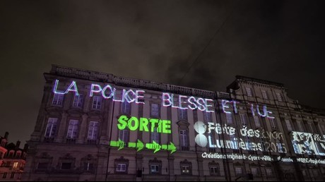 France : des slogans anti-police projetés lors de la Fête des Lumières à Lyon