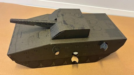 Polémique après la diffusion par Rheinmetall d’un calendrier de l’Avent en forme de char