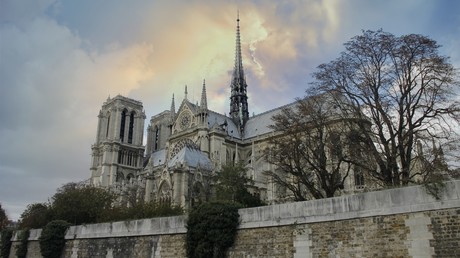 France : des images des futurs vitraux de Notre-Dame enflamment la toile