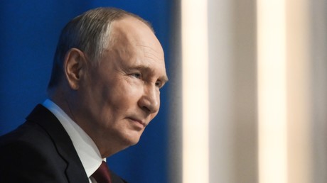 Poutine se livre : entre amour, vie privée et message aux générations futures, une «ligne directe» inattendue