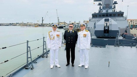 Deux navires de la flotte russe font escale dans un port du Congo pour une visite amicale