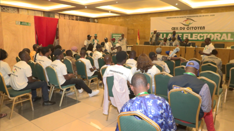 Élection présidentielle en Guinée : taux de participation de 85 %, dépouillement en cours