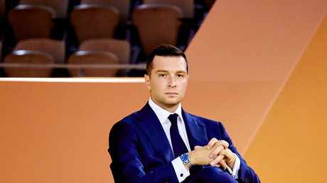 Jordan Bardella réplique à Jean-Michel Aphatie en retournant la pique sur les ventes de son livre