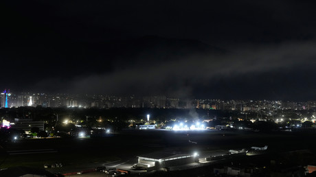 Les États-Unis lancent une offensive militaire au Venezuela : frappes aériennes et explosions massives à Caracas