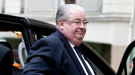 «Changement de vie» : privé de véhicule avec chauffeur, un ancien ministre français doit «réapprendre à marcher»