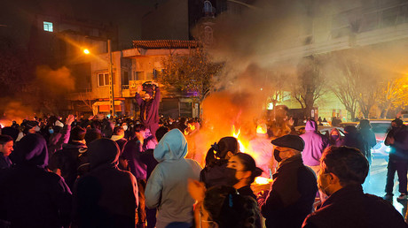 Émeutes en Iran : des participants ont reçu des milliers de dollars pour meurtre et incendie criminel