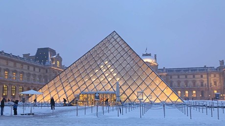 Les images accablantes du vol du Louvre dévoilées pour la première fois (VIDÉO)