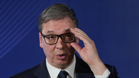 Vucic affirme qu’un dirigeant européen lui a proposé de fermer Sputnik et RT en échange d’un soutien à l’adhésion à l’UE