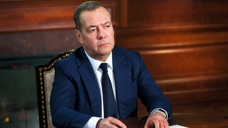 Medvedev : la dissolution de l’OTAN et le retour de l’UE aux achats de gaz russe seraient bénéfiques pour tous
