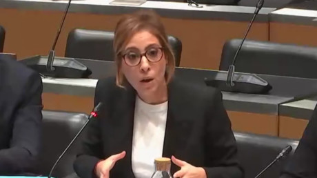 Double contrat à France Télévisions : Léa Salamé dit avoir voulu «éviter un rachat russe» de Quelle époque