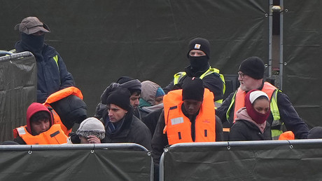 Pression migratoire : Londres aurait contraint trois pays africains à reprendre leurs ressortissants