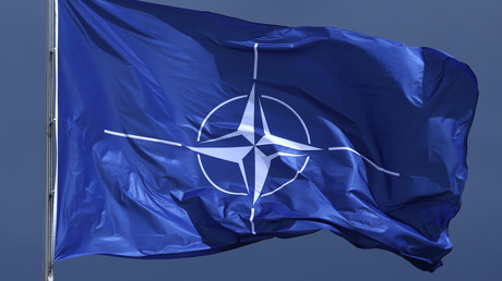 Un ancien secrétaire général de l’OTAN appelle l’Europe à transformer ses usines automobiles en sites de production militaire