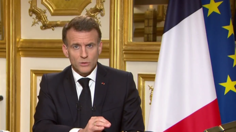 Macron marche sur un fil ? Les réactions politiques contrastent après son discours