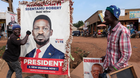 Ouganda : l’opposant Bobi Wine annonce avoir quitté le pays