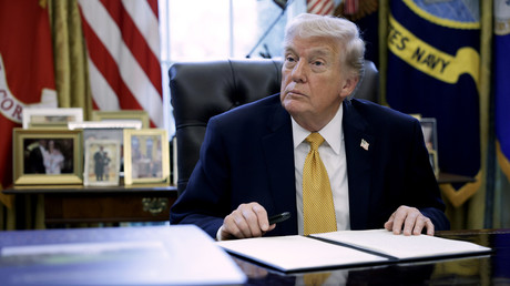 Refus de Macron de sécuriser le détroit Ormuz : «il ne sera plus en poste d'ici peu», rétorque Trump