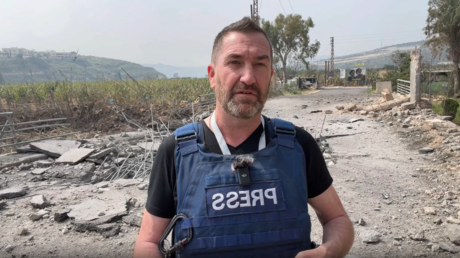 Une frappe israélienne blesse le chef du bureau de RT au Liban et son caméraman (VIDÉOS)