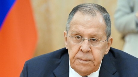 Poutine a toujours répondu aux appels de Macron et reste ouvert au dialogue : Lavrov dans une interview à France Télévisions
