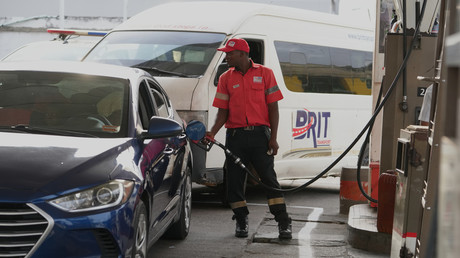 Nigeria : malgré la raffinerie géante de Dangote, les prix du carburant atteignent un niveau record