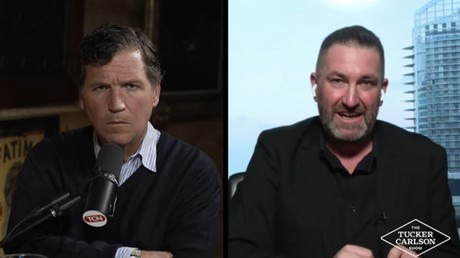 «Tentative d'assassinat» : Tucker Carlson réagit à l'attaque israélienne contre le correspondant de RT