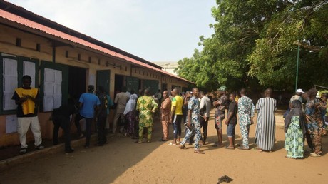 Les Béninois se rendent aux urnes pour élire un nouveau président