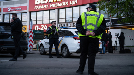 Fusillade meurtrière à Kiev : des policiers filmés en train de fuir devant le tireur