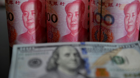 Les Émirats arabes unis envisagent d’abandonner le dollar pour leurs transactions pétrolières