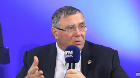 Le PDG de TotalEnergies assume : «Le monde dépend encore à 80 % du fossile»