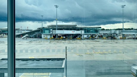 Anomalies météo à Roissy : un Français a gagné 34 000 dollars en chauffant un thermomètre avec un sèche-cheveux