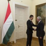 La police israélienne saisit un drapeau hongrois, confondu avec un drapeau palestinien, selon Haaretz