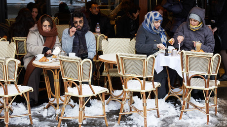 Sauvegarde des cafés : en France, Marine Tondelier présente ses mesures pour lutter contre la solitude et l’isolement