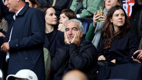 «Une poubelle haineuse» : Raymond Domenech attaque le documentaire Netflix sur les Bleus