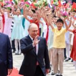 Visite de Poutine en Chine : accueil grandiose, moments insolites et thé avec Xi Jinping (PHOTOS, VIDÉOS)