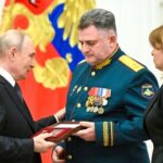 «Il n’existe en Russie aucune famille qui ne se souvienne de son propre héros» : Vladimir Poutine remet des distinctions à des militaires