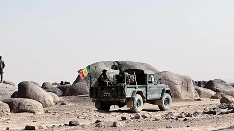 Mali : frappes aériennes dans plusieurs régions et arrivée d’un convoi de carburant à Bamako