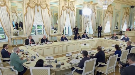 Forum économique de Saint-Pétersbourg : suivez en direct la rencontre entre Vladimir Poutine et les chefs des agences de presse internationales