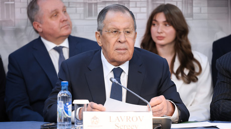 Lavrov «ne veut pas penser» que le sommet en Alaska ait été organisé dans le but de renforcer l'armement de Kiev