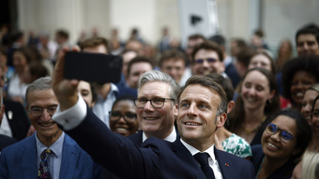 Réseaux sociaux interdits aux moins de 15 ans : Emmanuel Macron, pionnier de la censure européenne