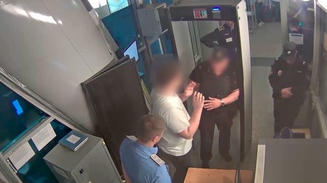Un agent des services spéciaux ukrainiens avec une bombe arrêté dans le métro de Saint-Pétersbourg (VIDÉO)
