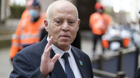 Le président tunisien accorde une grâce présidentielle à 2 439 détenus