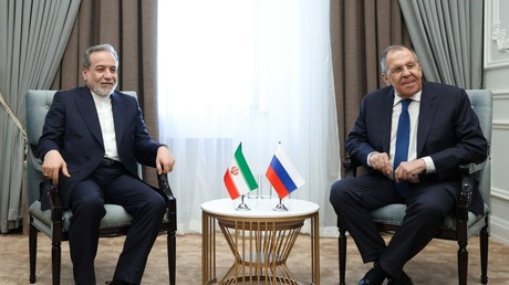Rencontre Lavrov-Araghchi : Moscou appelle à des accords durables pour mettre fin au conflit dans le golfe Persique
