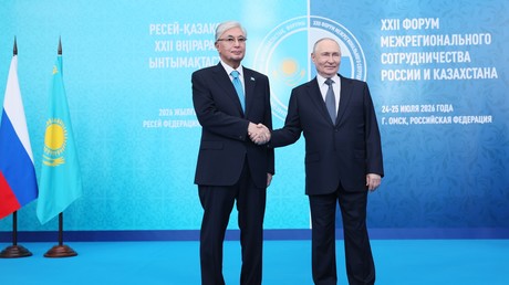 Poutine et Tokaïev discutent de la situation en Ukraine et du renforcement de la coopération bilatérale (VIDÉO)