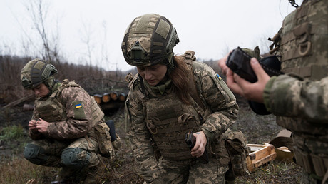 Un maire ukrainien veut faire servir tous les hommes et toutes les femmes dans l'armée, à l'instar d'Israël