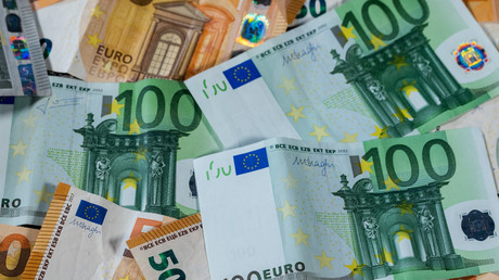 Italie : des vacanciers découvrent des sacs remplis de liasse de billets
