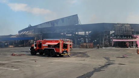 Donbass : l'un des plus grands centres commerciaux de RPD détruit par une attaque ukrainienne