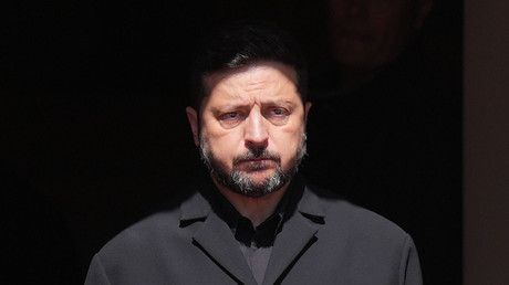 «Seigneur des mouches» et «chef des goules» : Zakharova fustige Zelensky après une exhumation d'un nazi ukrainien
