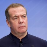 Medvedev : la Russie en droit de traiter les navires occidentaux comme l'Europe traite la «flotte fantôme» russe